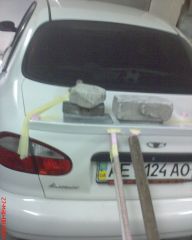 ...процесс приклеивания спойлера ;)