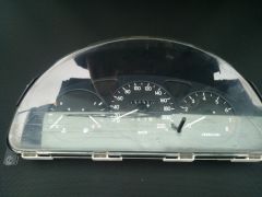 Щиток приборов с тахометром