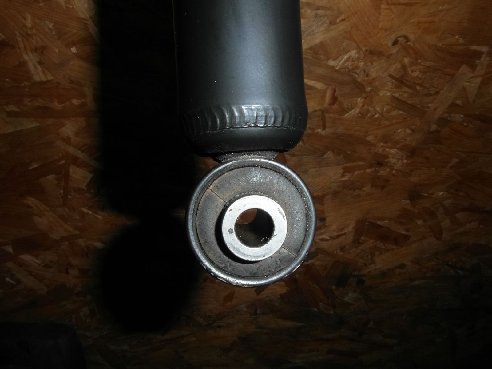 Каяба задние аморты масло.