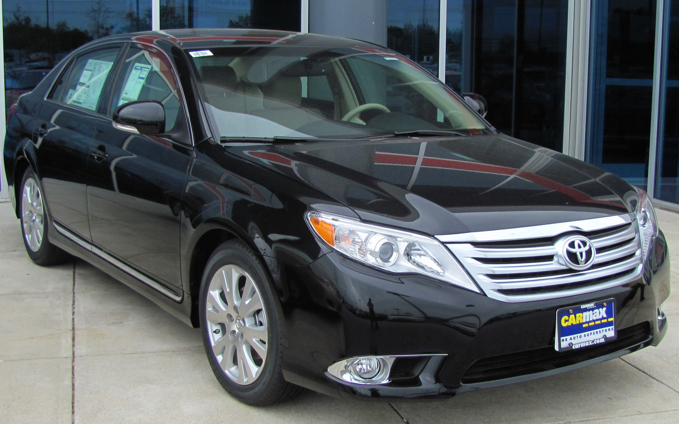 2011_Toyota_Avalon_--_04-24-2010.jpg