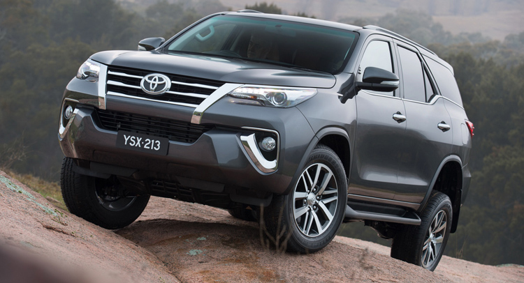 2016-Toyota-Fortuner-0.jpg