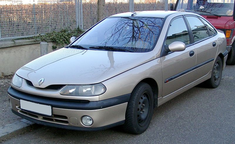 800px-Renault_Laguna_I_front_20080215.jpg