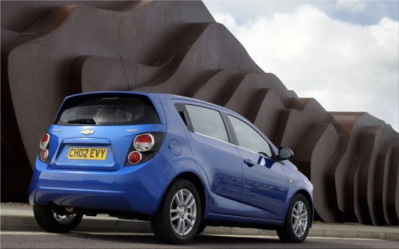 Chevrolet-Aveo-2012-g03.preview.jpg