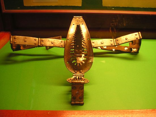 chastity-belt-02.jpg