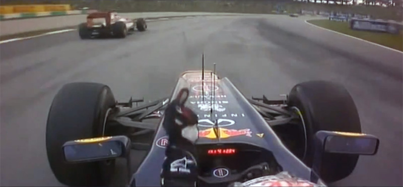 vettel_finger_karthikeyan_mal12.jpg