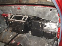 Финальный аккорд - заводская шумоизоляция и кондей с печкой стоят на месте