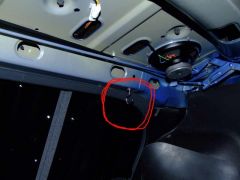 Крючок в багажнике