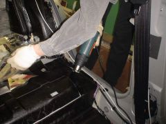 Клеим на поврехность нагревая феном для лучшей формовки