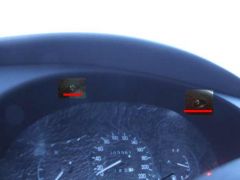 Винты декоративной панели над приборами