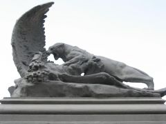 У дома с химерами