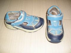 закрытые босоножки