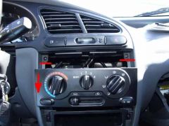 Снятие декоративной панели с часами