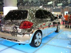 Как вам зеркальная Auris?