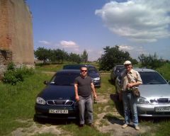 Поки всі носять речі, ми п"єм пиво і фоткаємся. :)