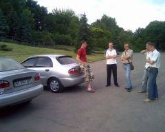 шось грохотало і ревіло і ми відійшли вбік :)