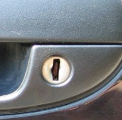 Сломаный Замок водительской двери