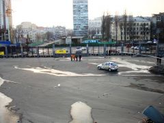 Лена лопает шарики
