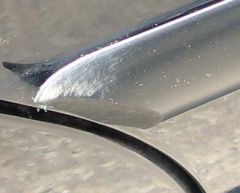 Отставший молдинг сзади справа