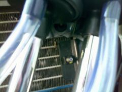 крепление дудок на болт радиатора